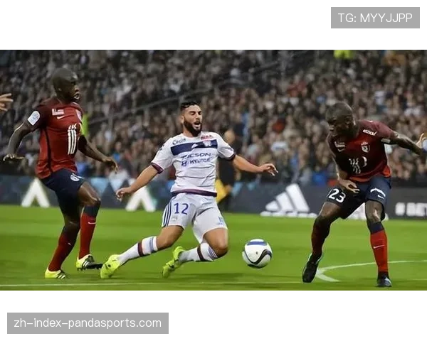 莱切深度防守策略见效 压缩中场空间限制强队进攻