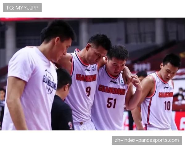 徐杰习惯性崴脚再添新伤 广东控卫位置健康管理面临严峻挑战 徐杰习惯性崴脚再添新伤 广东控卫位置健康管理面临严峻挑战